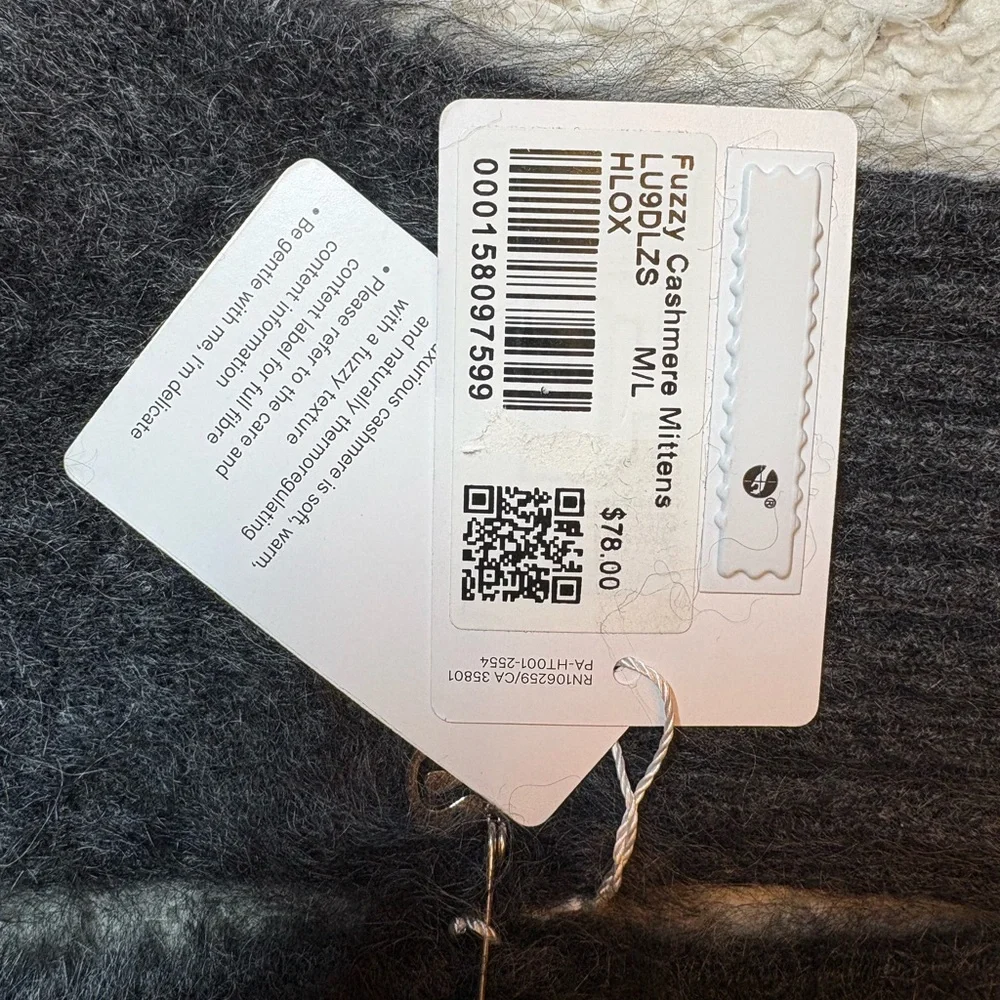 Lululemon NWT Fuzzy Gray Cashmere Mittens‎